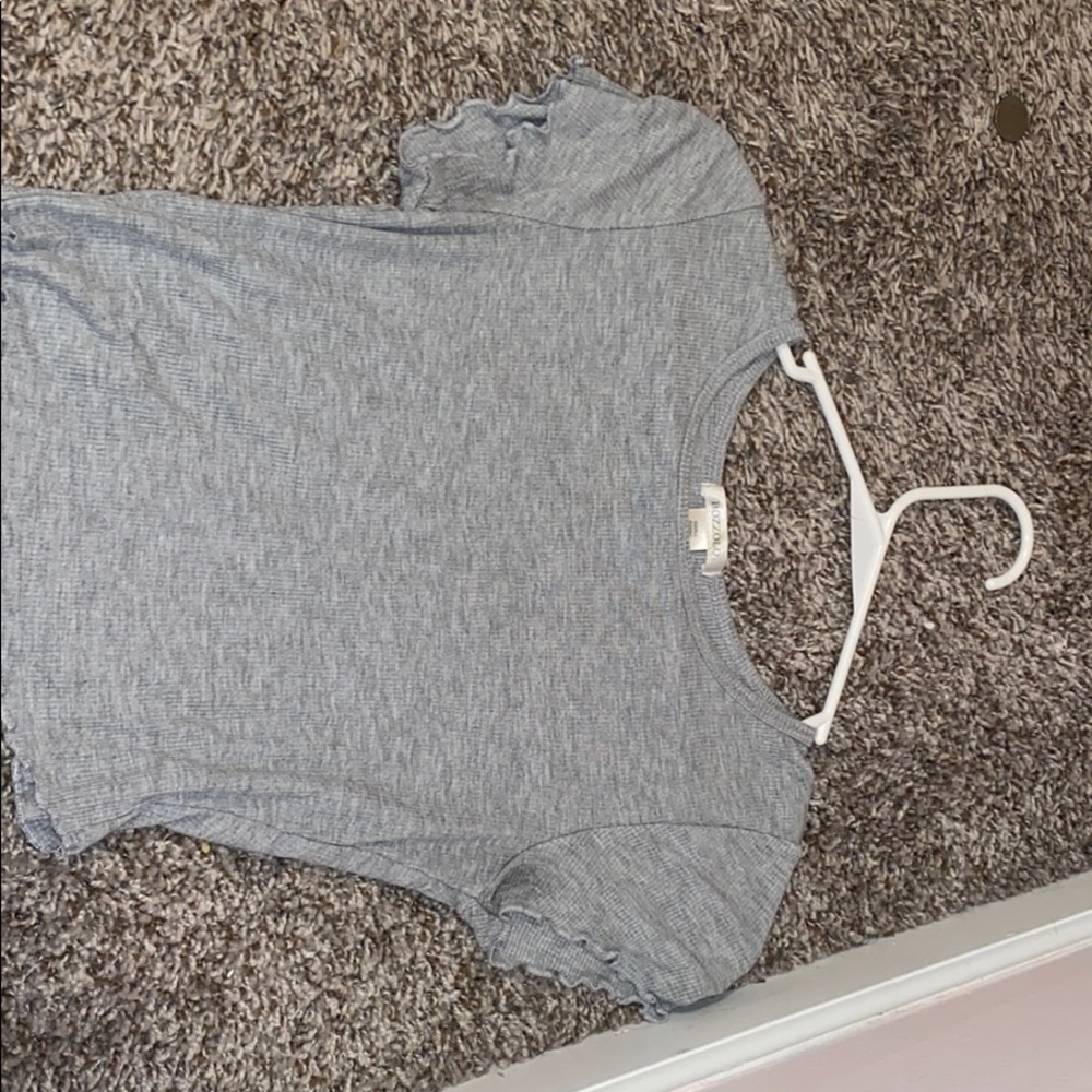 gray crop top